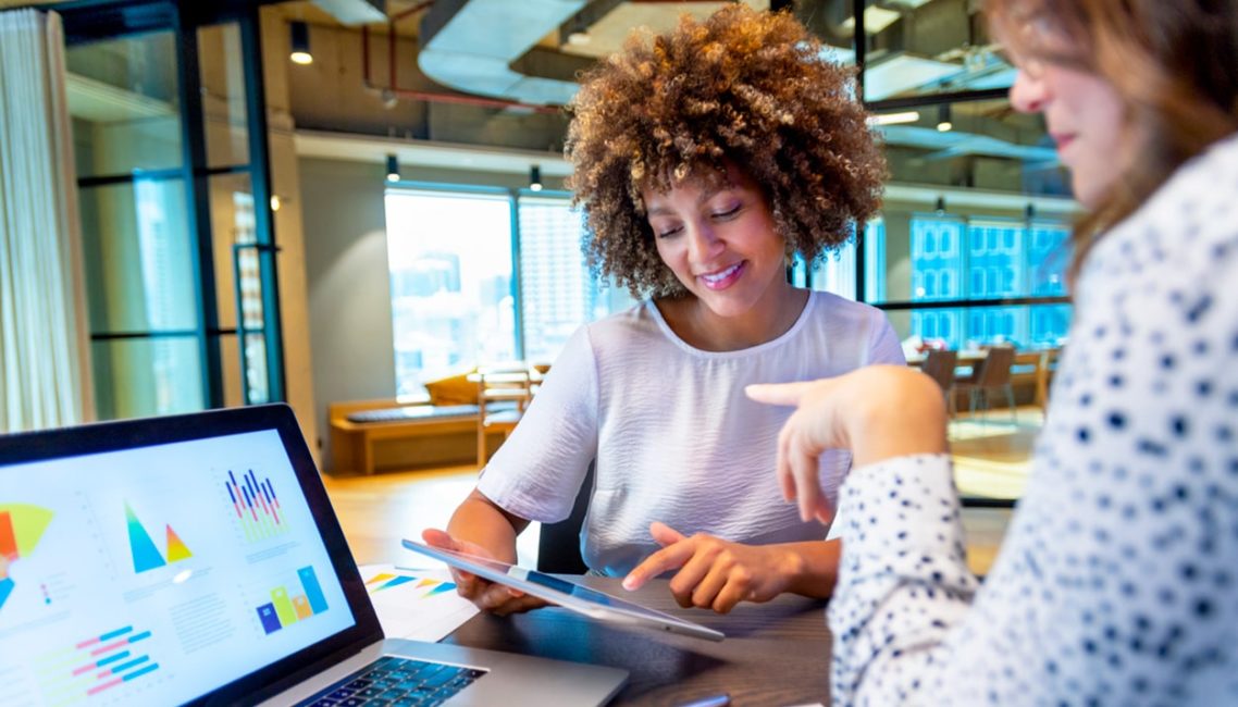 Qué es la analítica predictiva y cómo mejora la Experiencia de Cliente