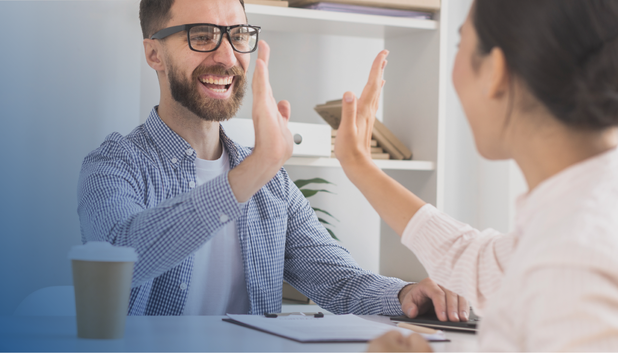 Feedback Wrap: qué es y cómo implementarlo en CX