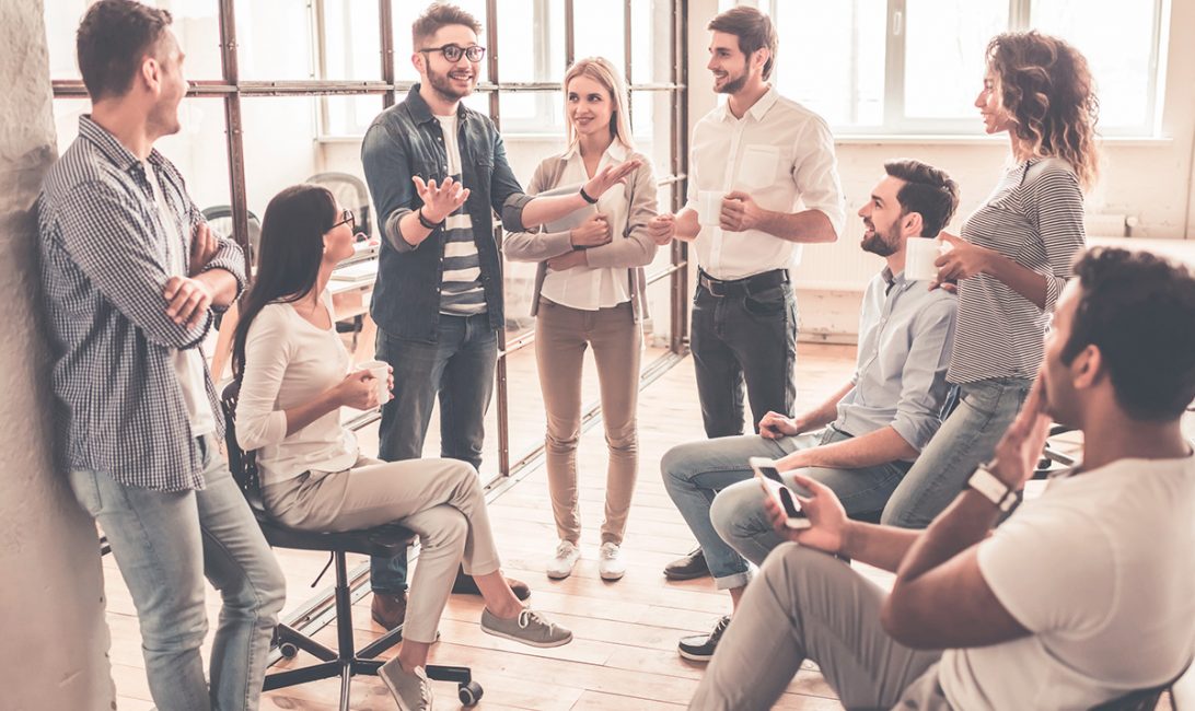 Cambia la forma en que escucha a los clientes, de pedir a comprender
